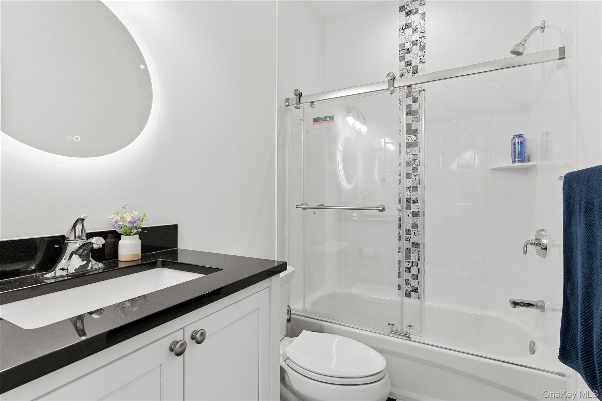 16 Gateway Court, Hampton Bays, NY 11946