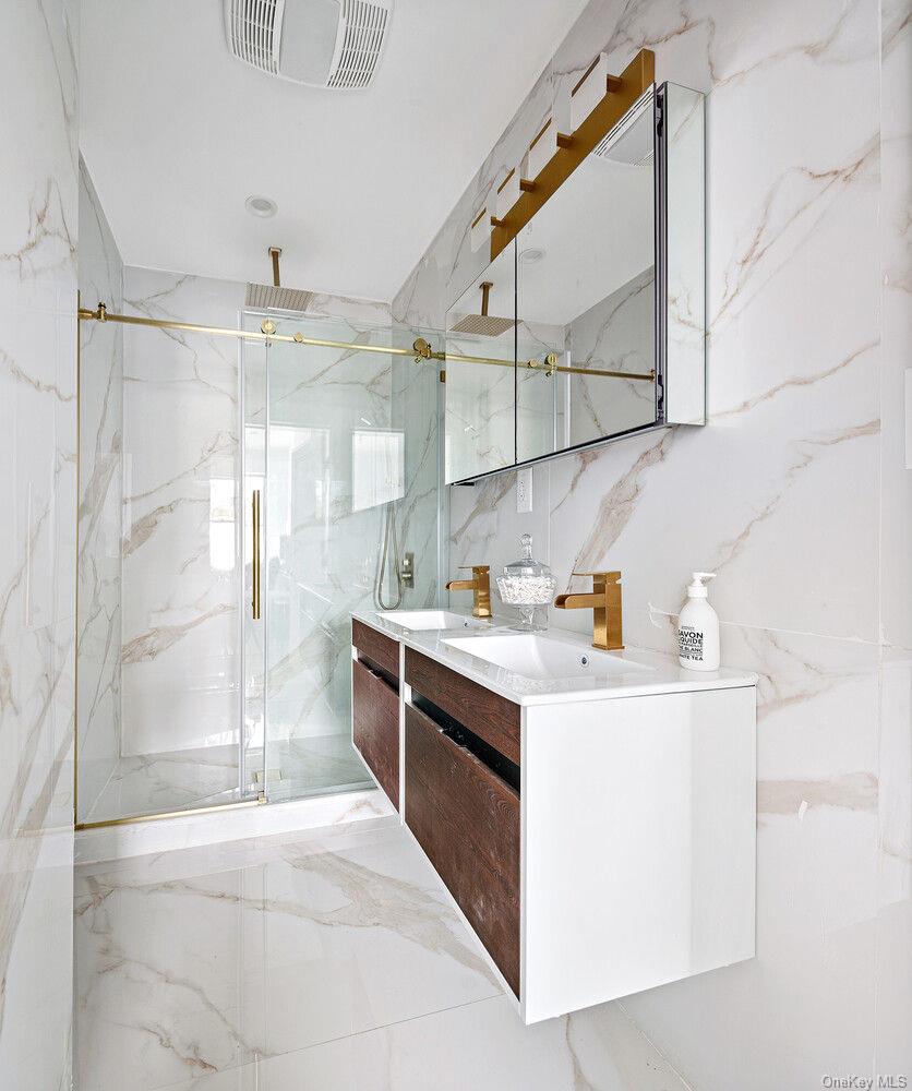 702 GREENE Avenue # 4, Brooklyn, NY 11221