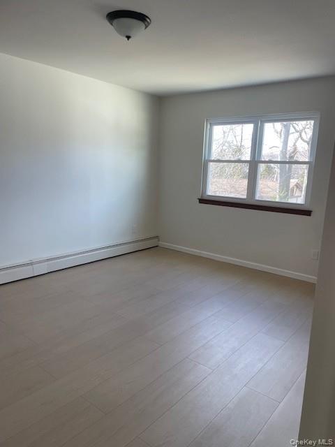 8 Deans Lane, Bayville, NY 11709