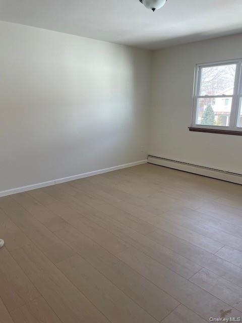 8 Deans Lane, Bayville, NY 11709