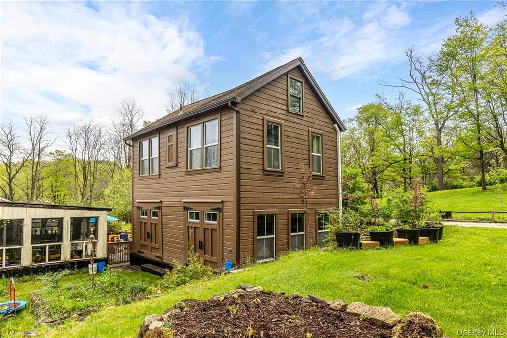 18 Stagecoach Lane, Amenia, NY 12501