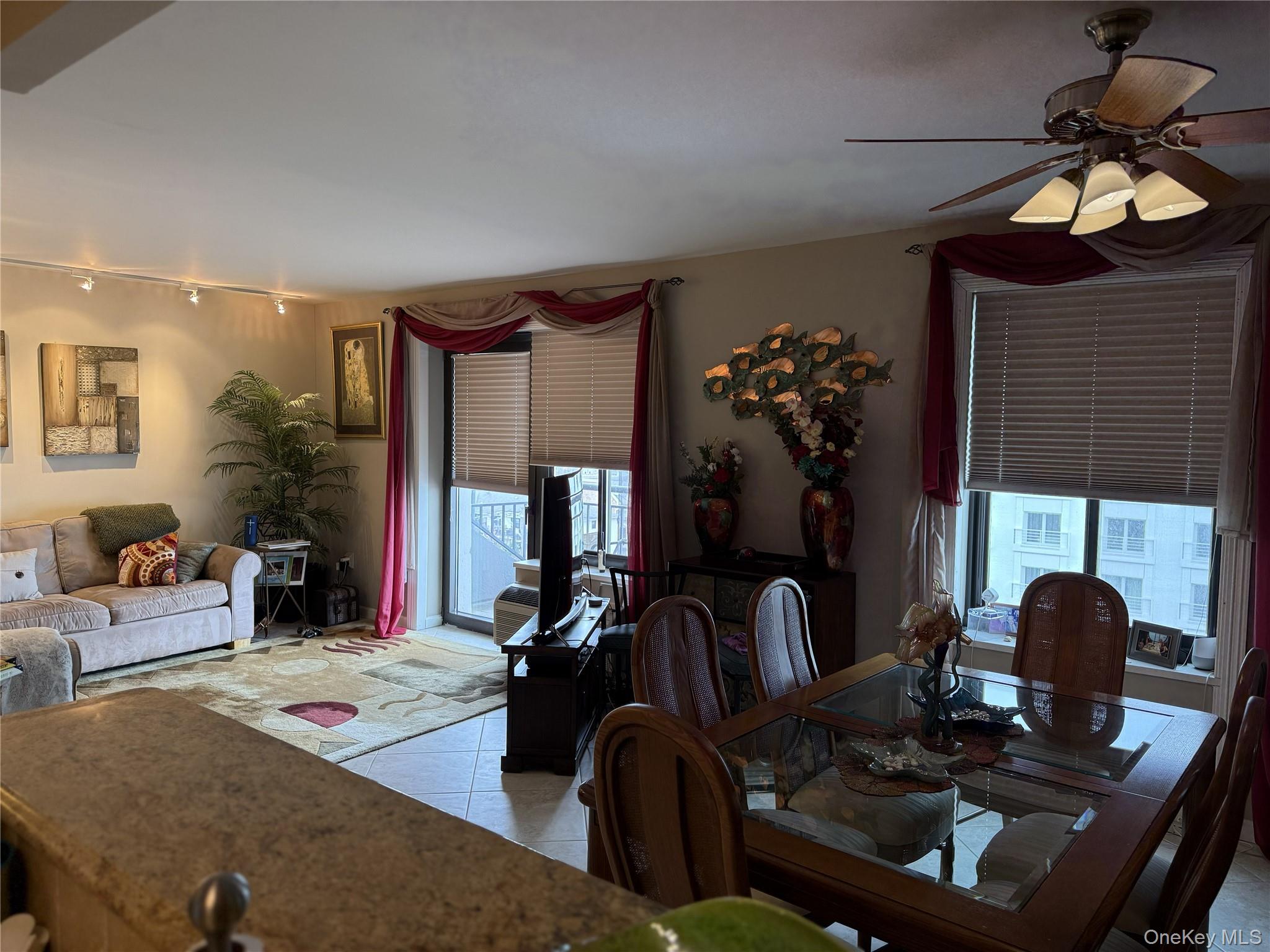 100 W Broadway # 6L, Long Beach, NY 11561