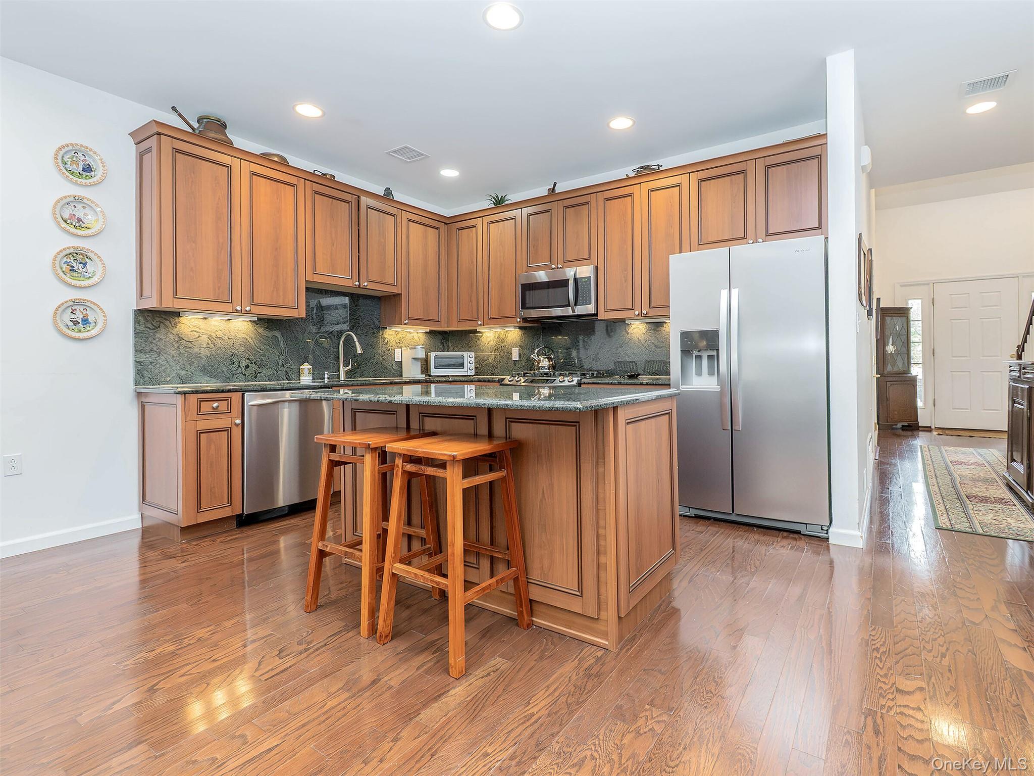 174 Pond View Drive, Port Washington, NY 11050