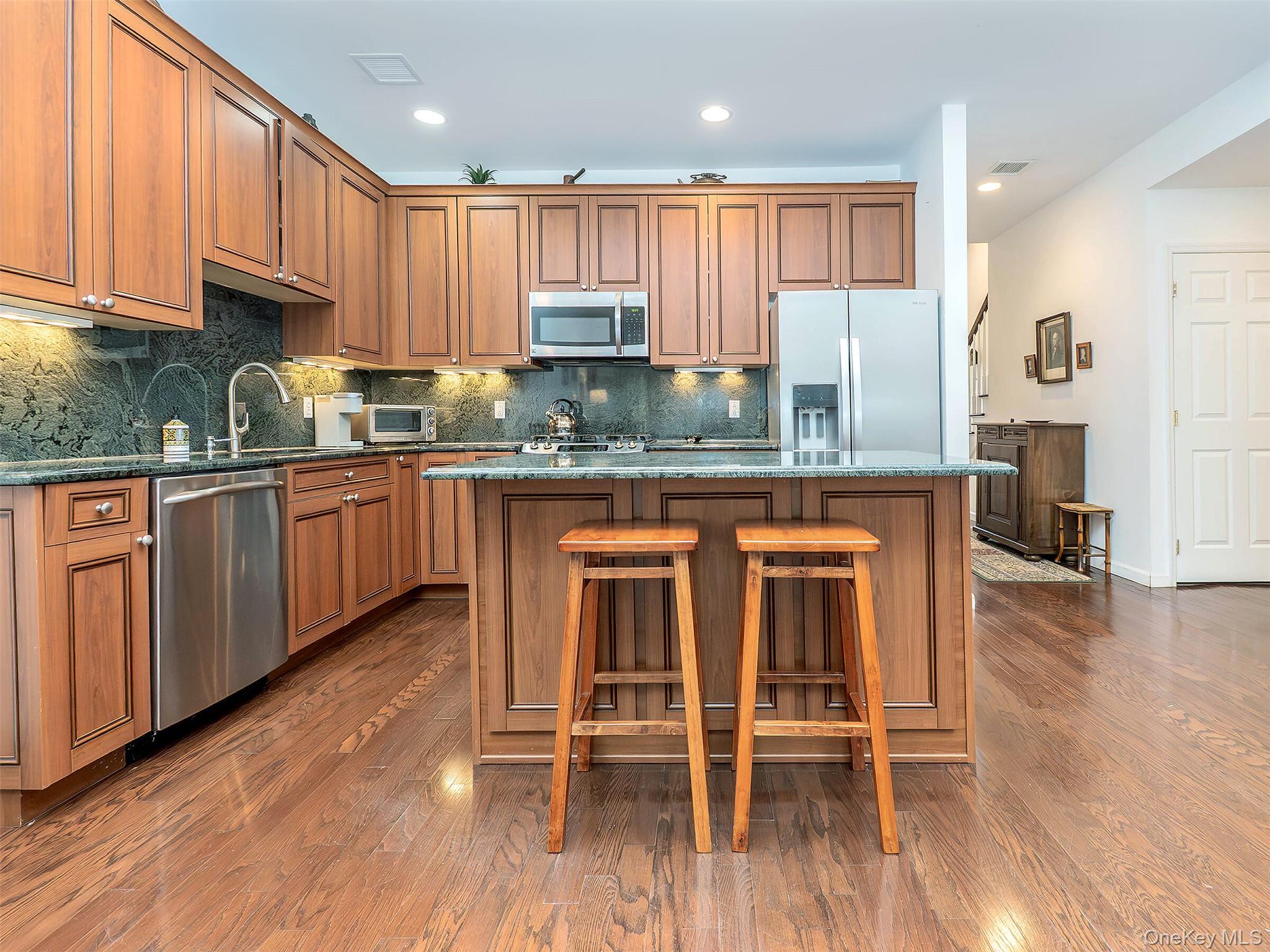 174 Pond View Drive, Port Washington, NY 11050