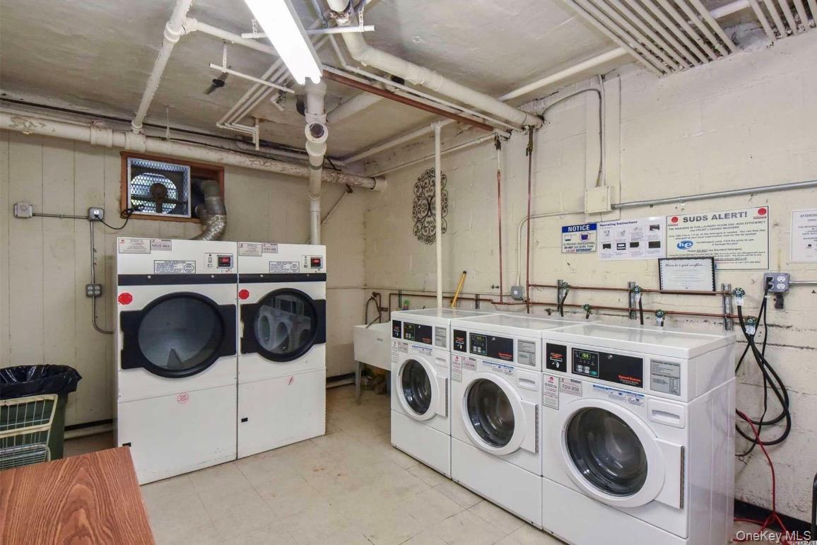 1 Maple Drive # 3H, Great Neck, NY 11021