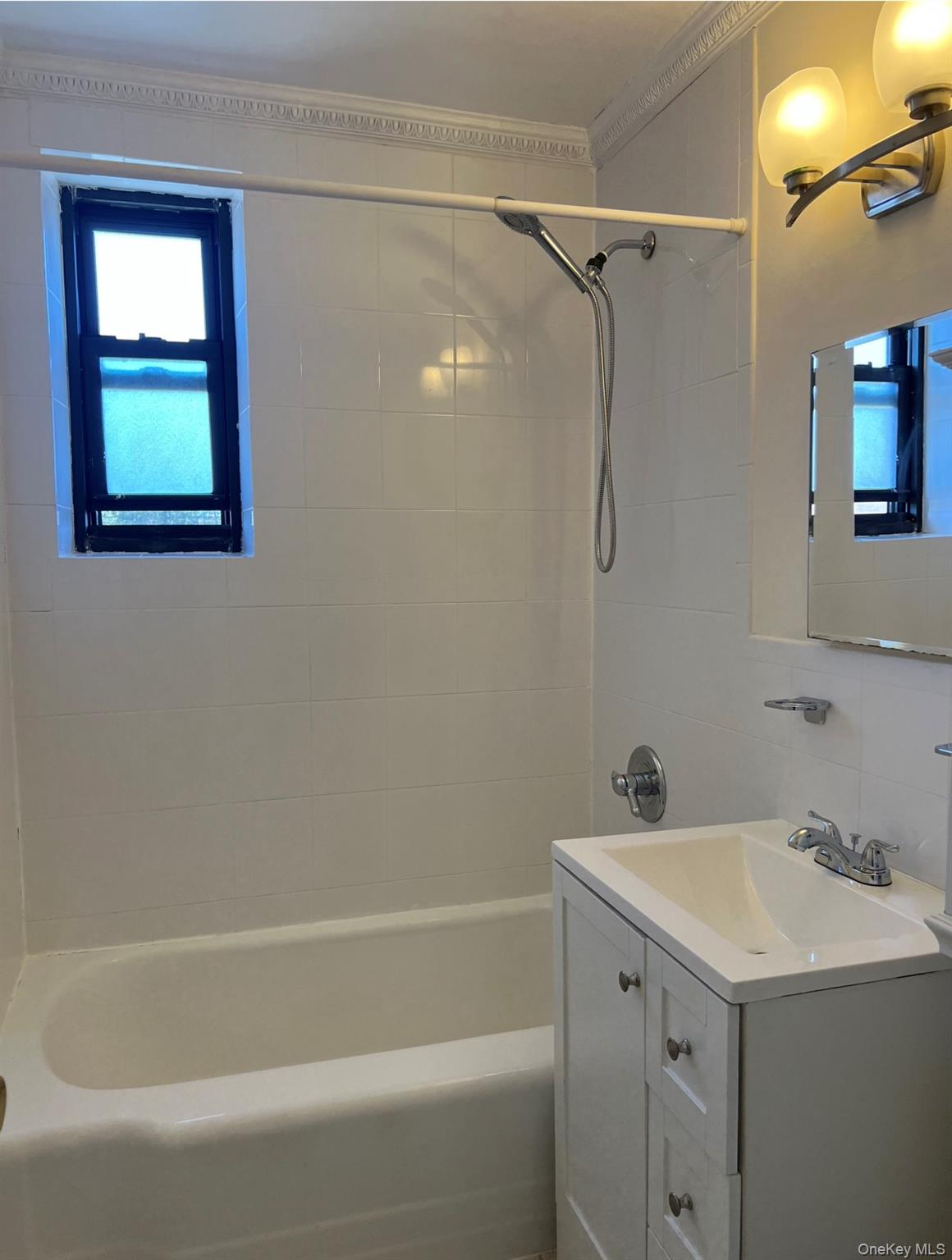 1 Maple Drive # 3H, Great Neck, NY 11021