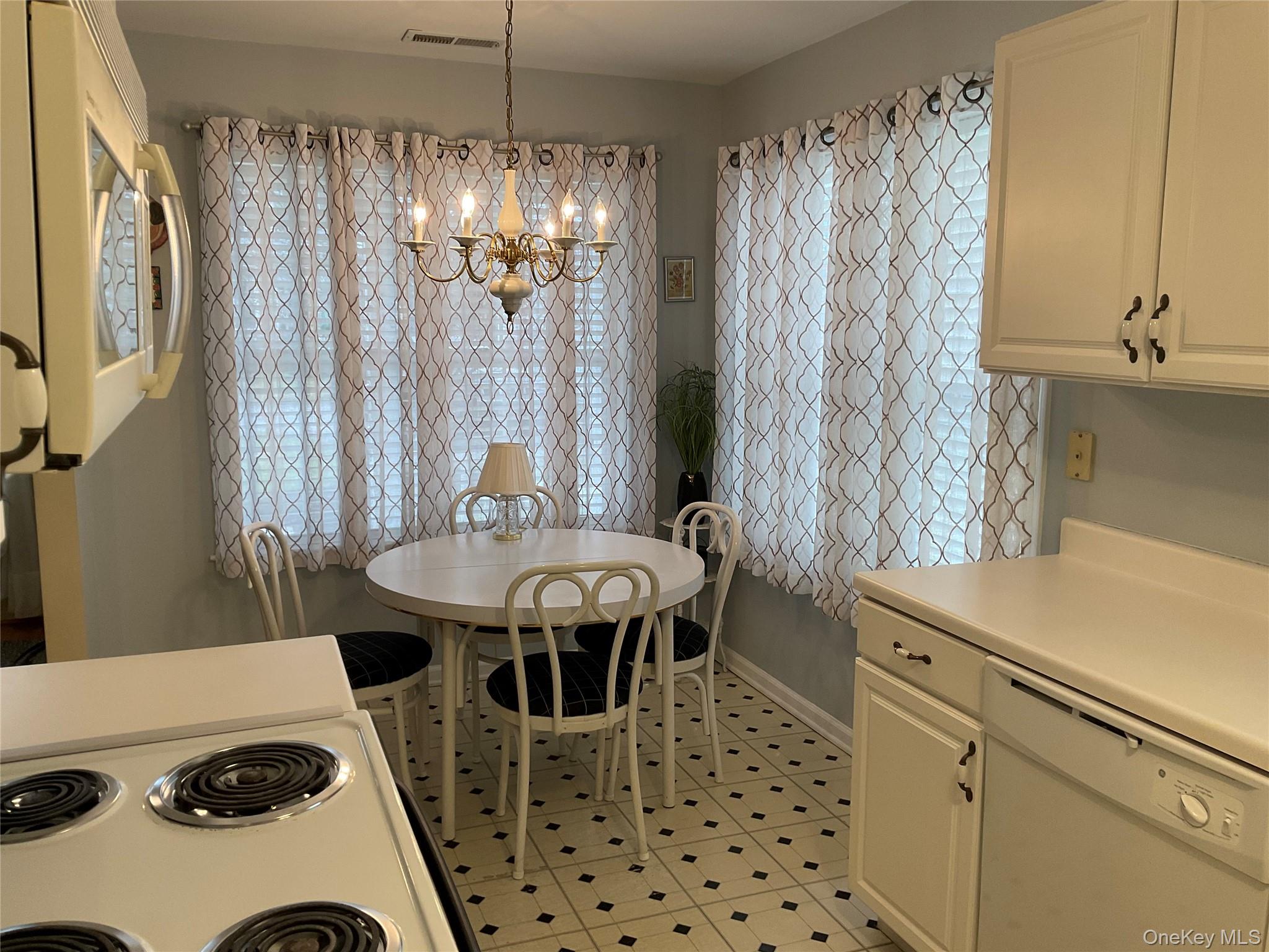 17 Tall Tree Lane, Poughkeepsie, NY 12601