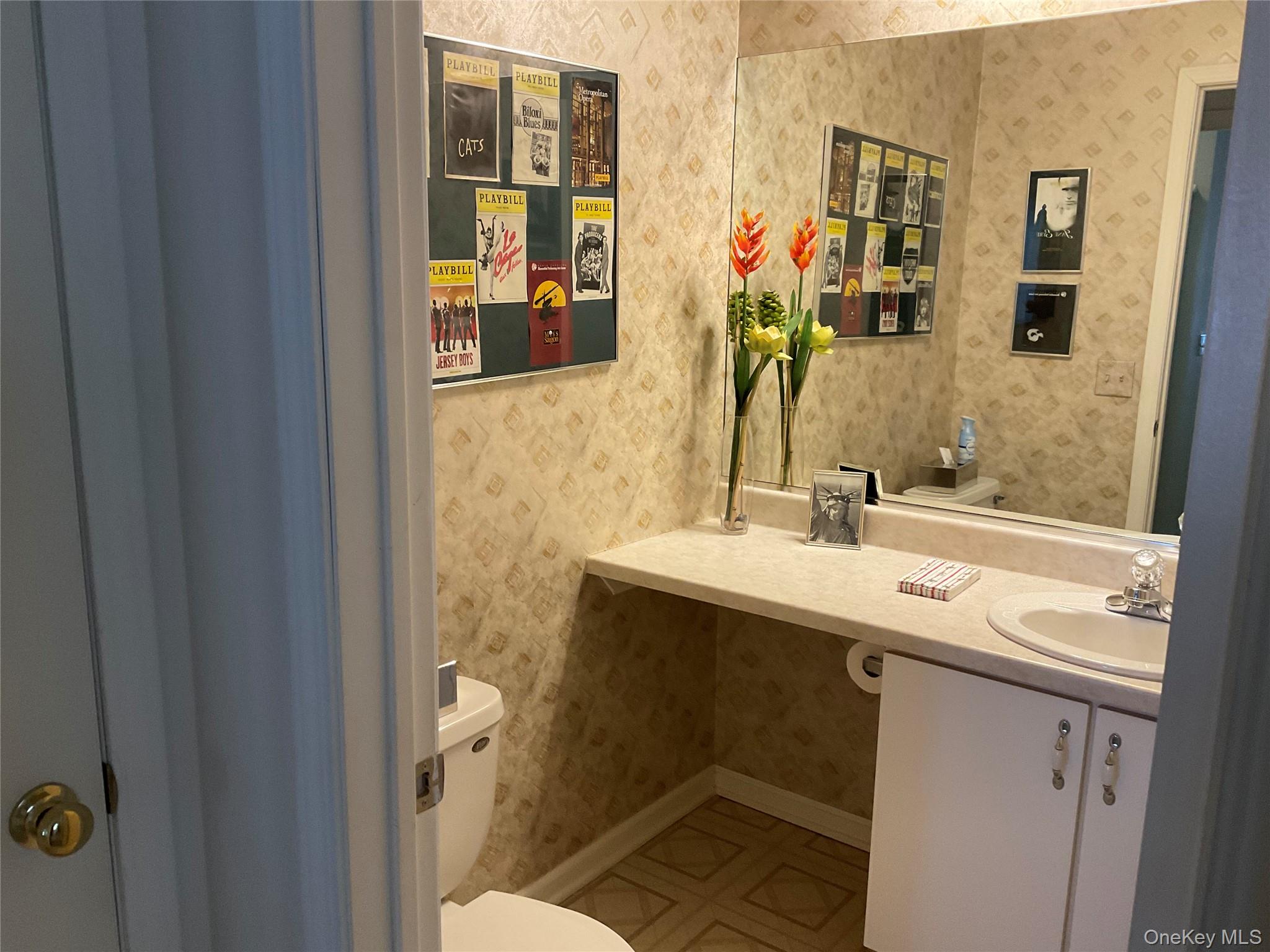 17 Tall Tree Lane, Poughkeepsie, NY 12601