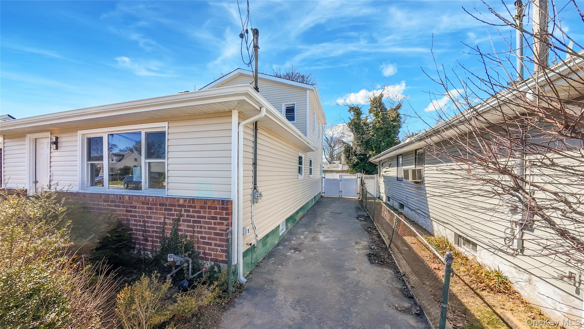 37 Lancaster Place, Hempstead, NY 11550