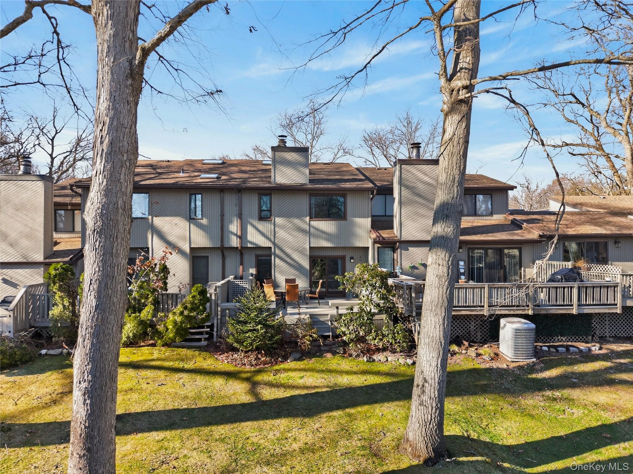 285 Carriage House Drive, Jericho, NY 11753