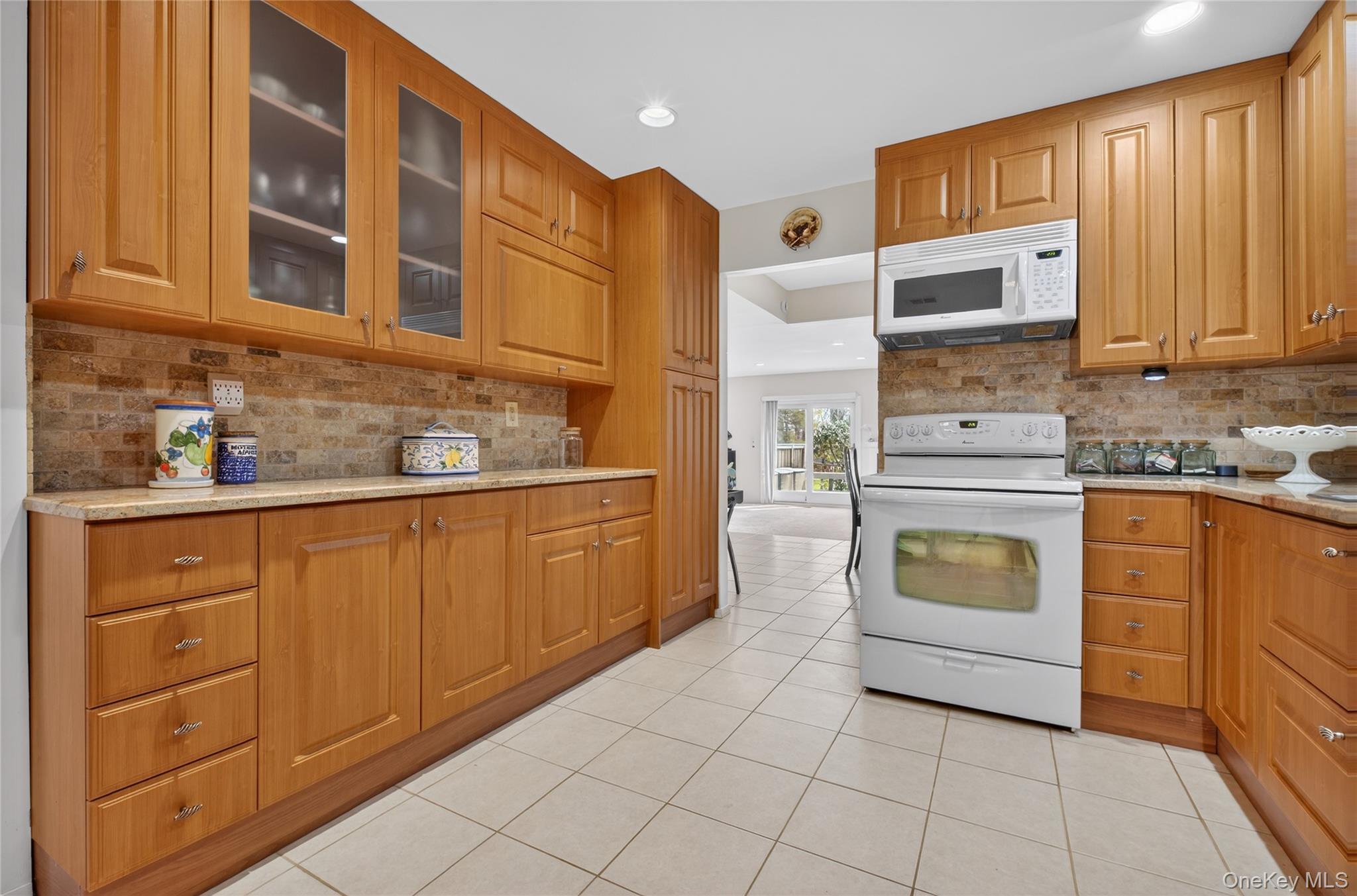 285 Carriage House Drive, Jericho, NY 11753