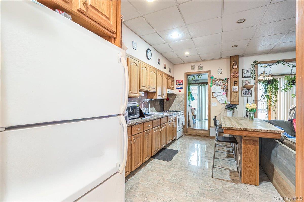 7351 70th Street, Glendale, NY 11385