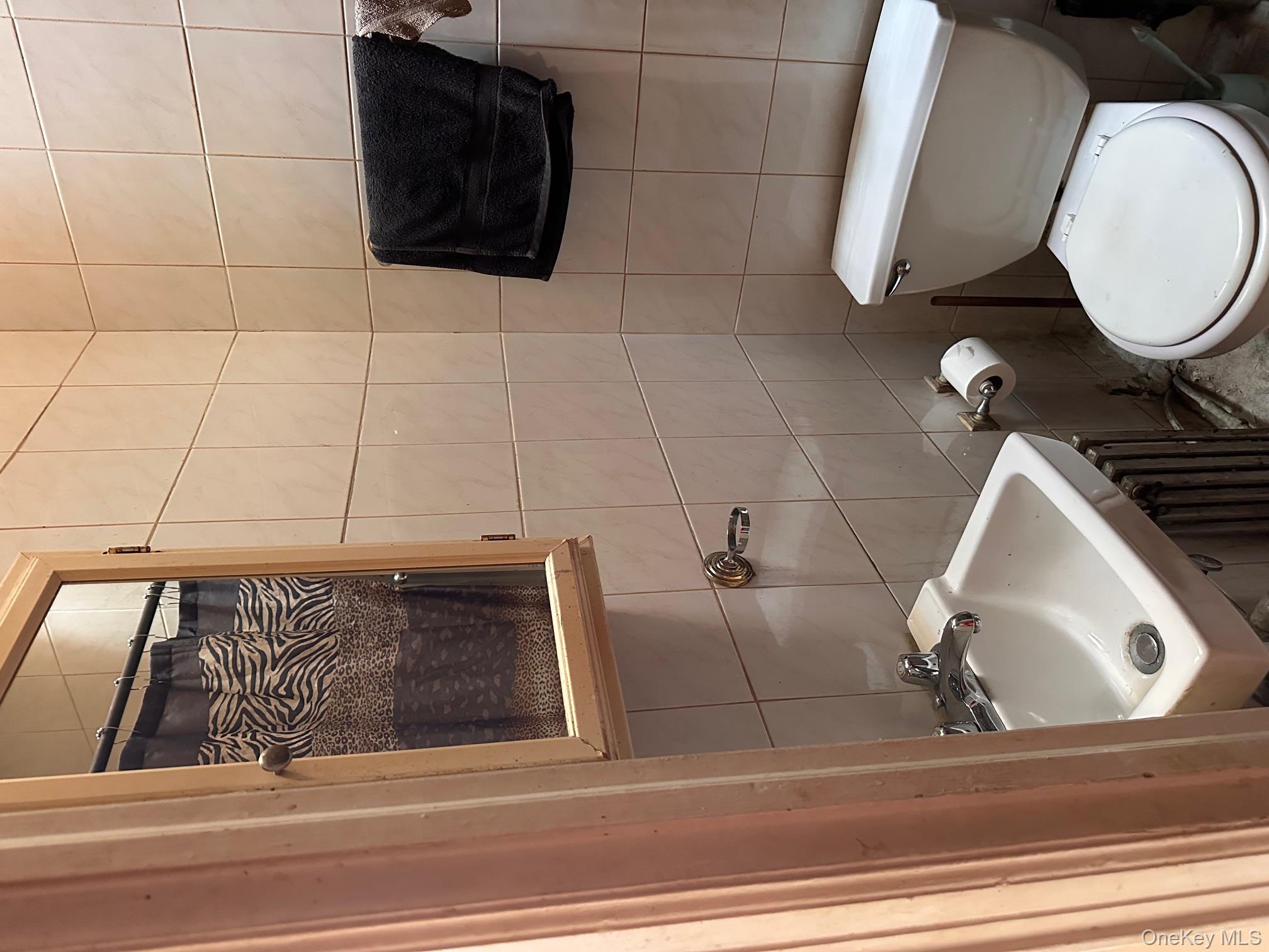 7351 70th Street, Glendale, NY 11385