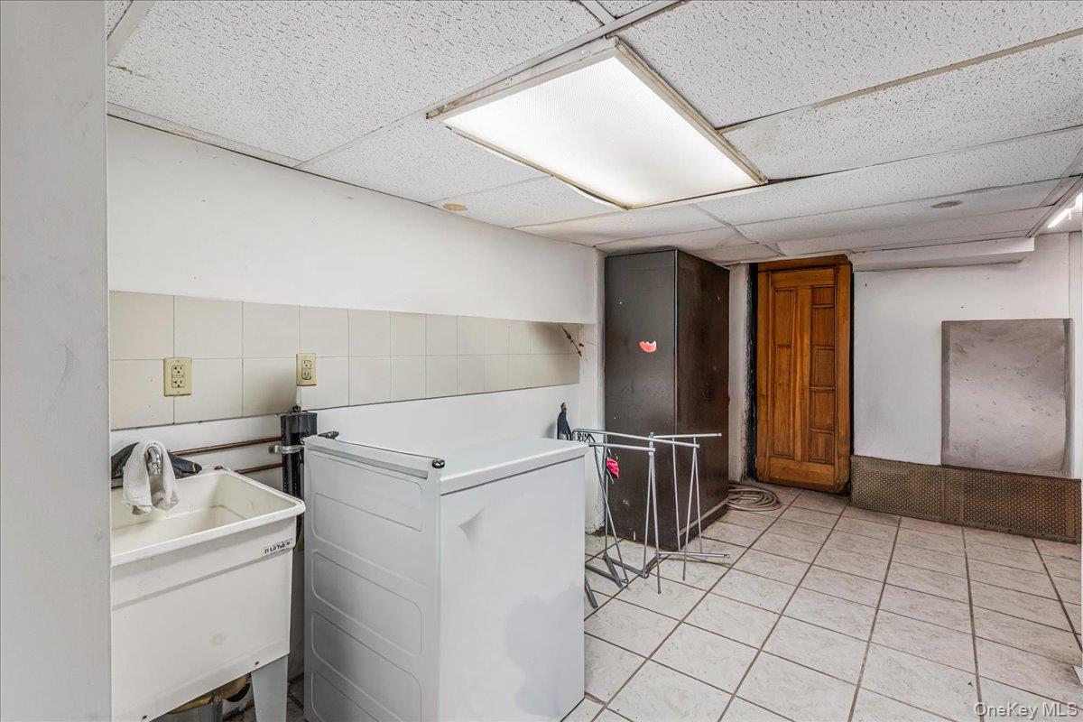 7351 70th Street, Glendale, NY 11385