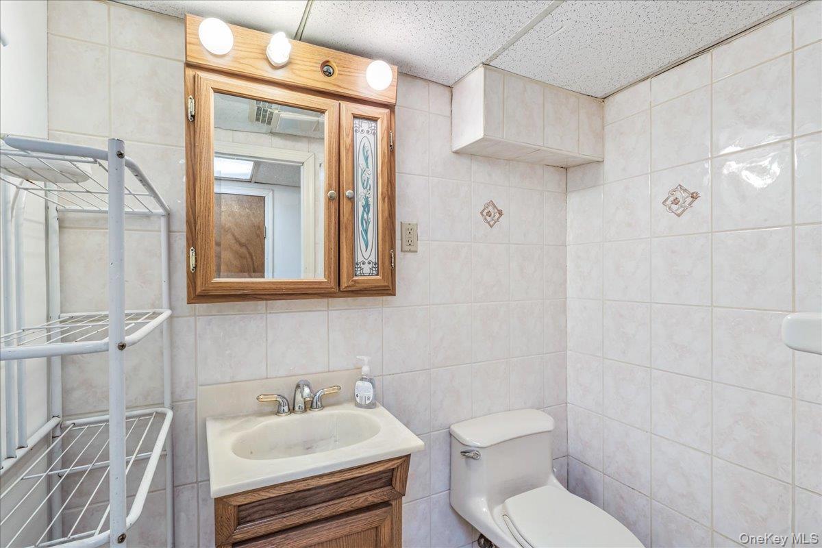 7351 70th Street, Glendale, NY 11385