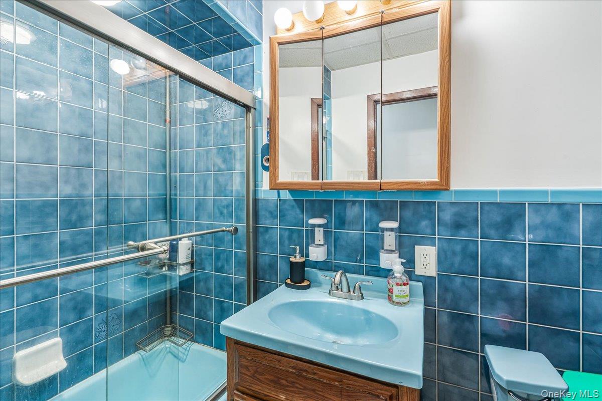 7351 70th Street, Glendale, NY 11385