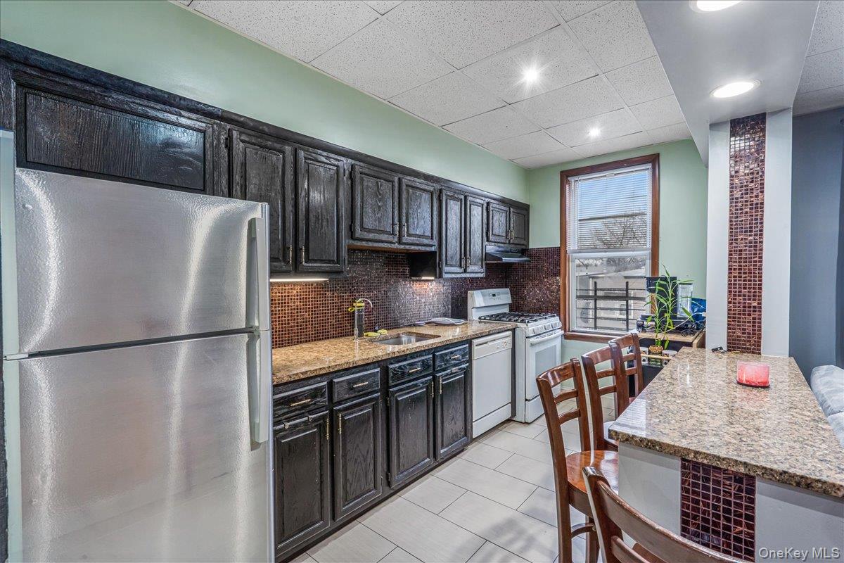 7351 70th Street, Glendale, NY 11385