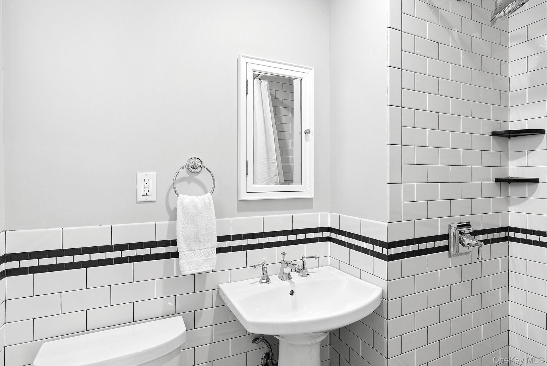 22 Peconic Crescent, Hampton Bays, NY 11946