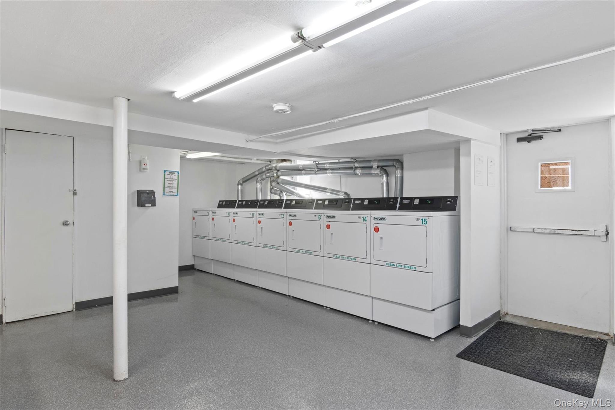 400 Fulton Street # 3B, Farmingdale, NY 11735