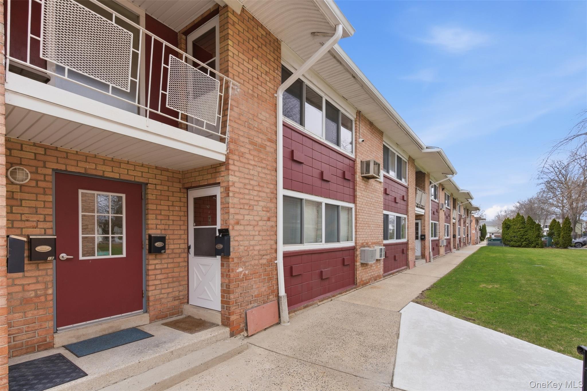 400 Fulton Street # 3B, Farmingdale, NY 11735