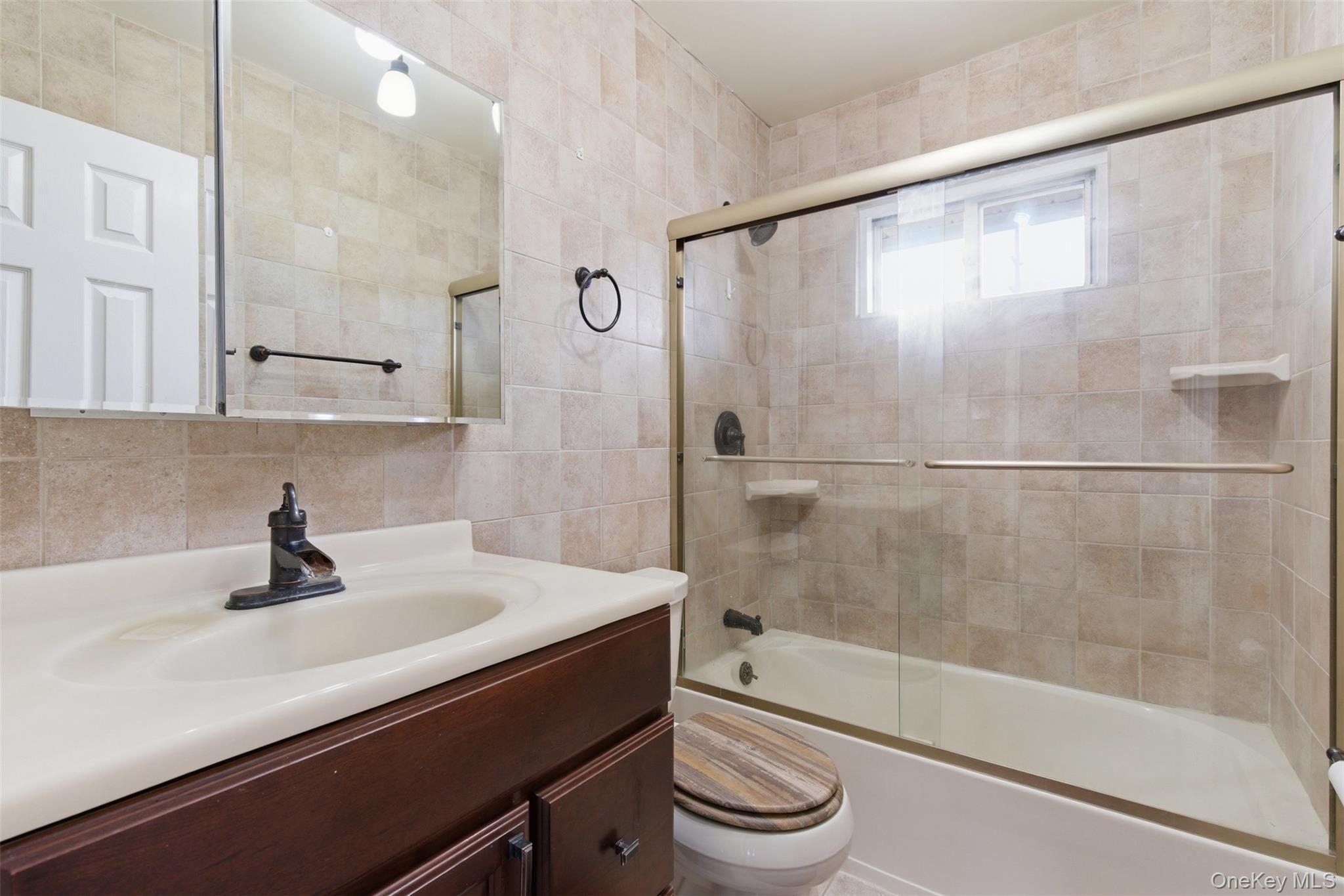 400 Fulton Street # 3B, Farmingdale, NY 11735