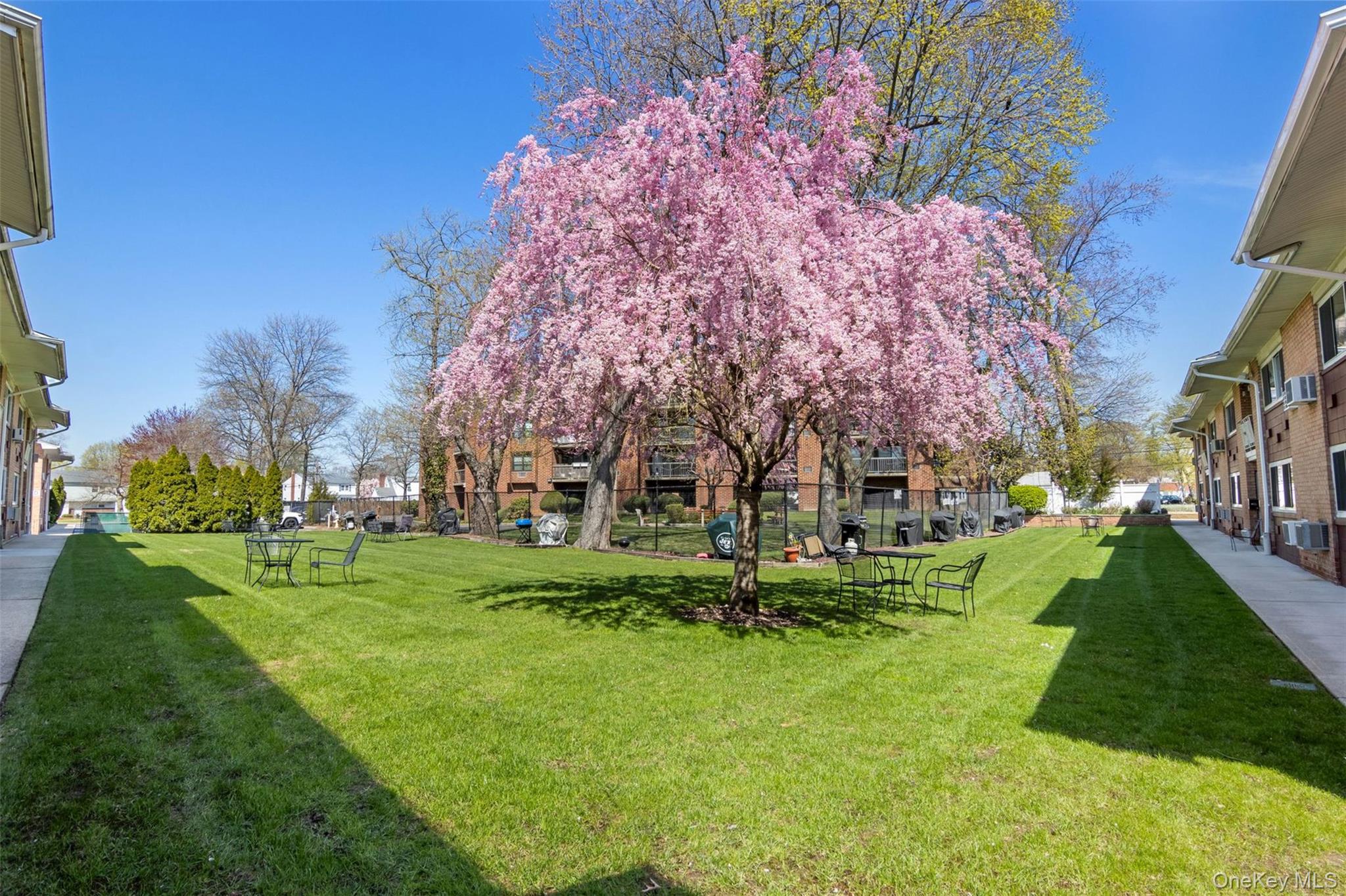 400 Fulton Street # 3B, Farmingdale, NY 11735