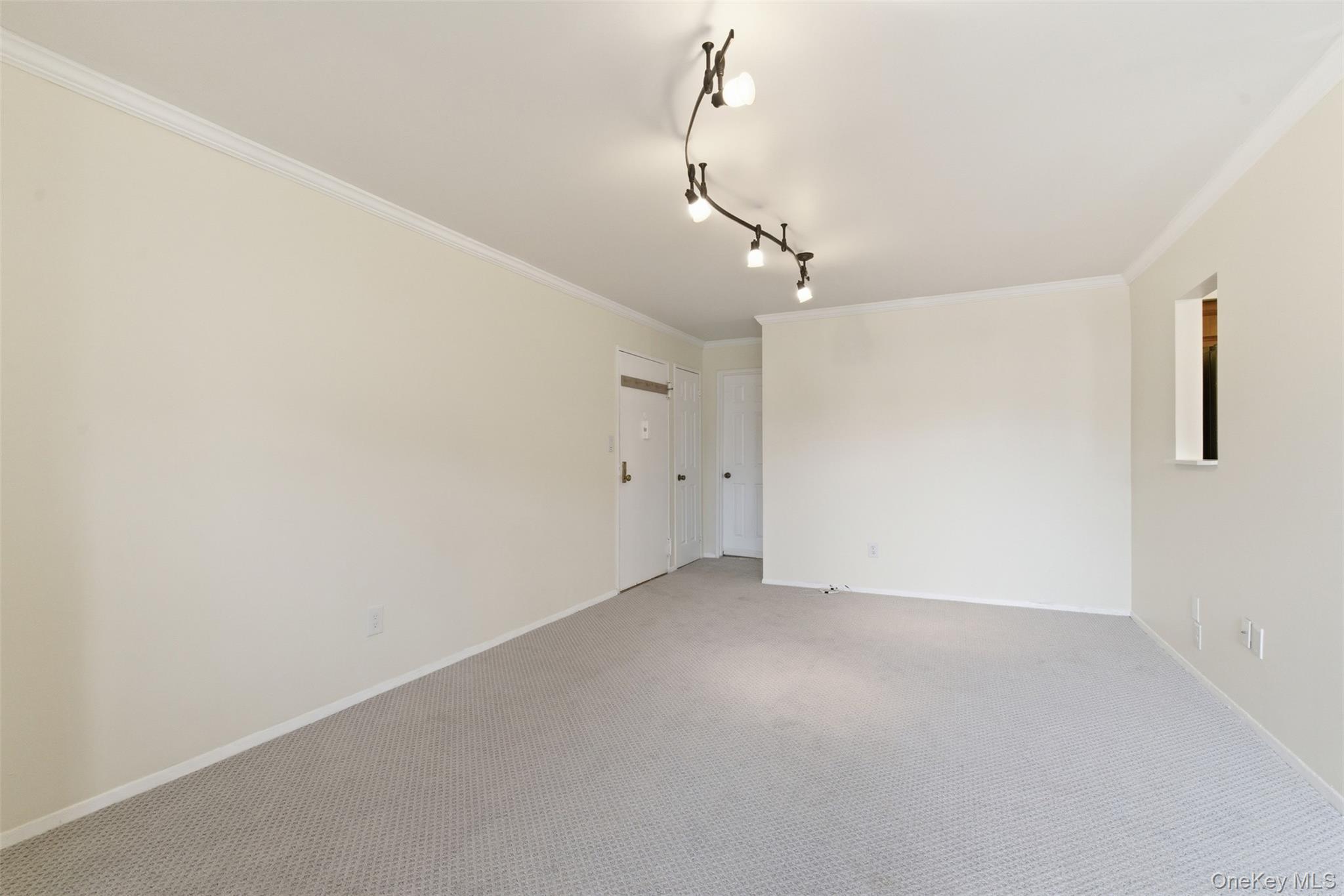 400 Fulton Street # 3B, Farmingdale, NY 11735