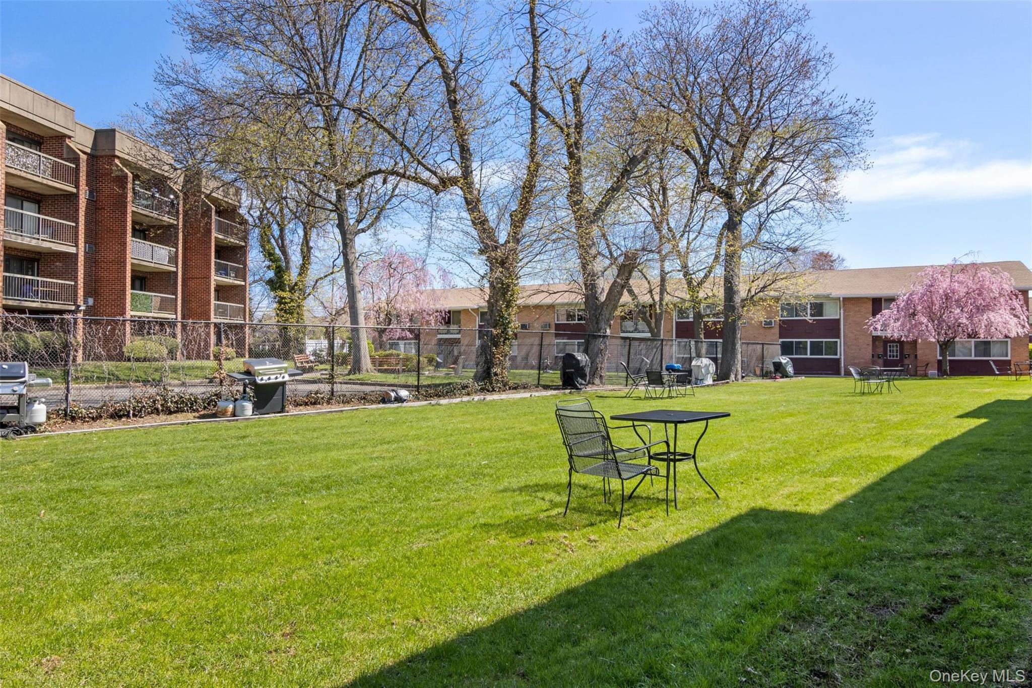 400 Fulton Street # 3B, Farmingdale, NY 11735