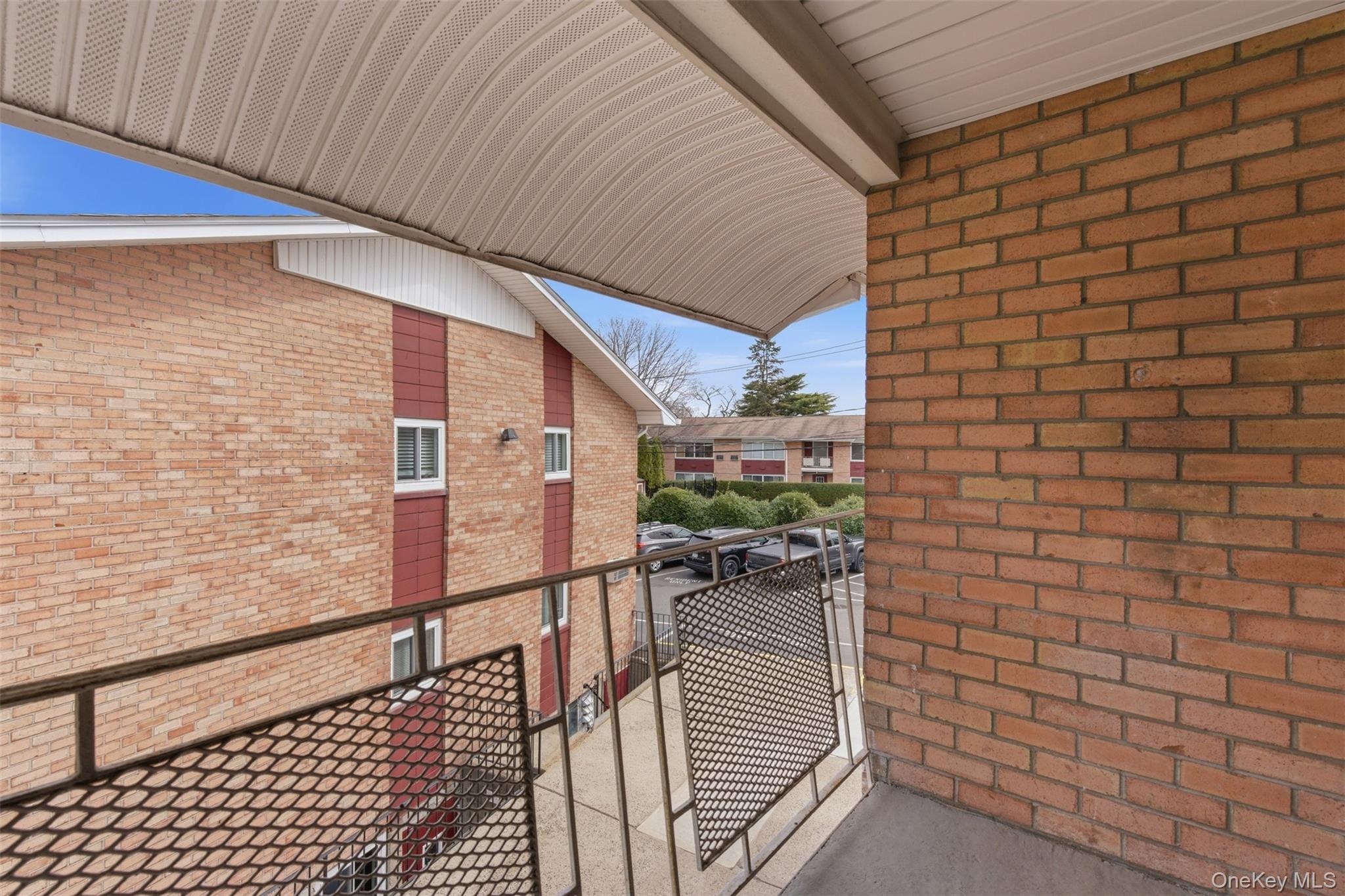 400 Fulton Street # 3B, Farmingdale, NY 11735