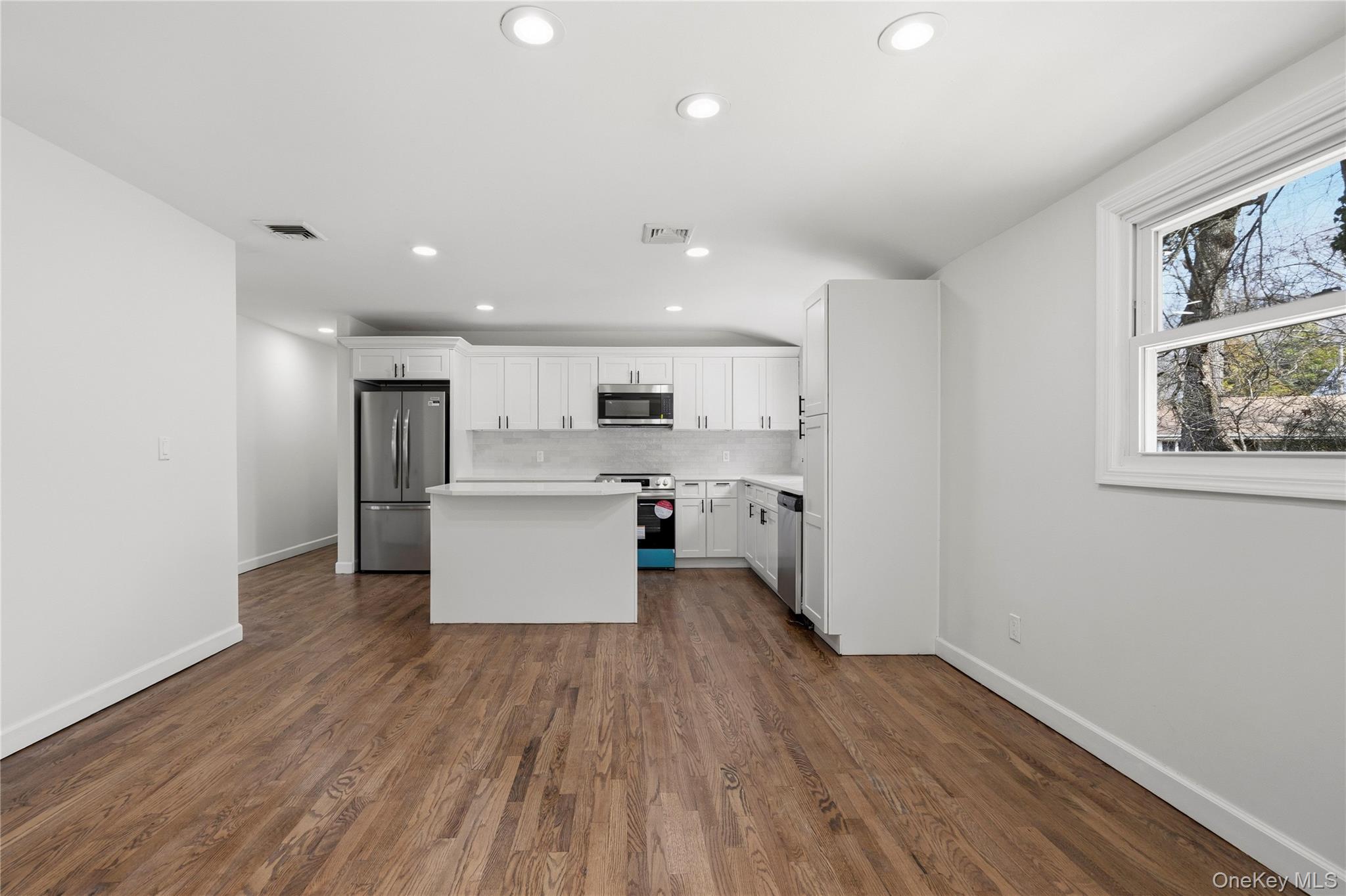 75 Hawthorne Road, Kings Park, NY 11754