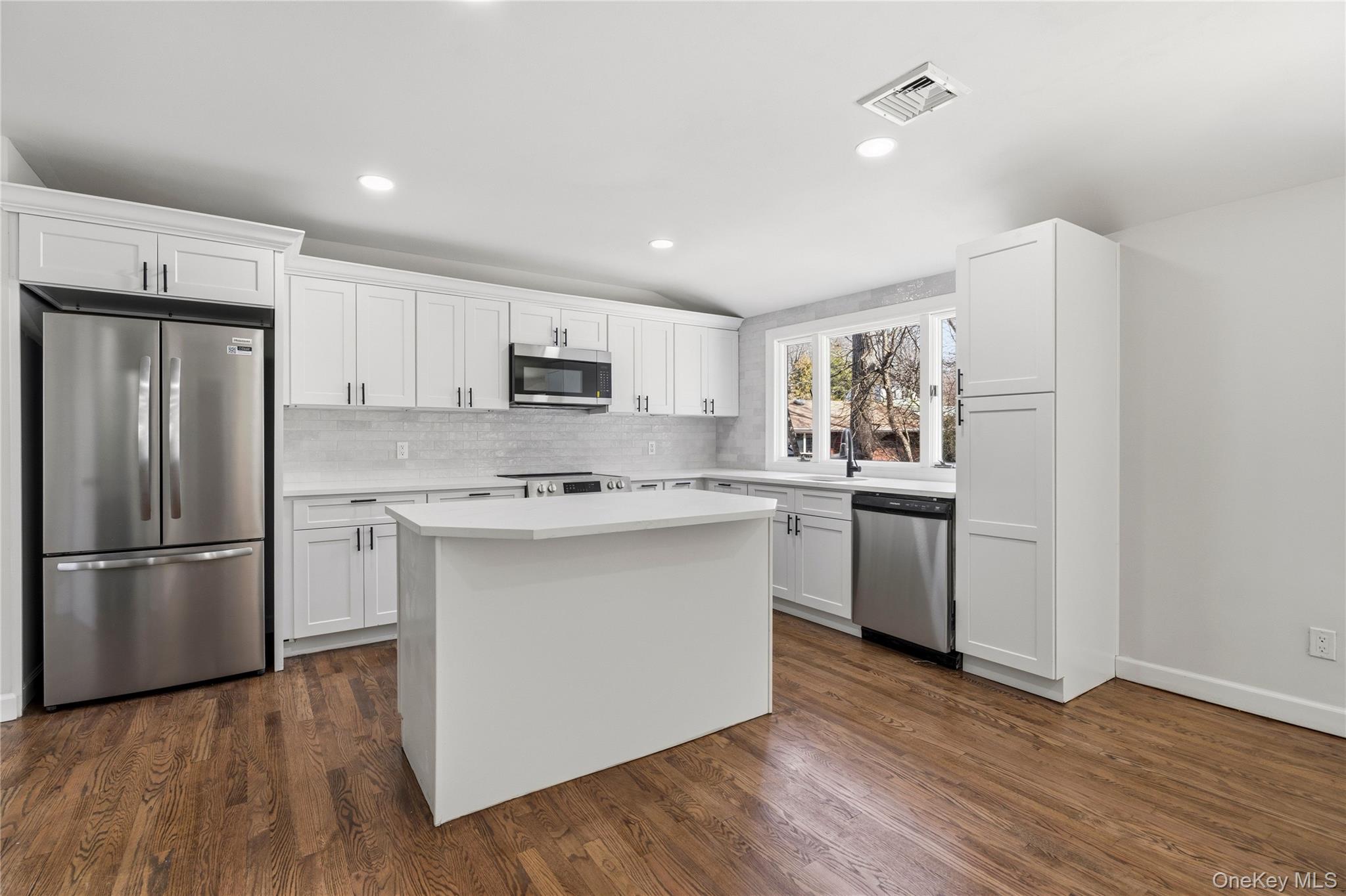 75 Hawthorne Road, Kings Park, NY 11754