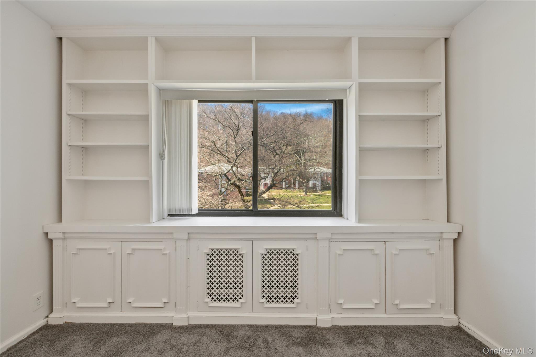 8 Lawrence Drive # C, White Plains, NY 10603