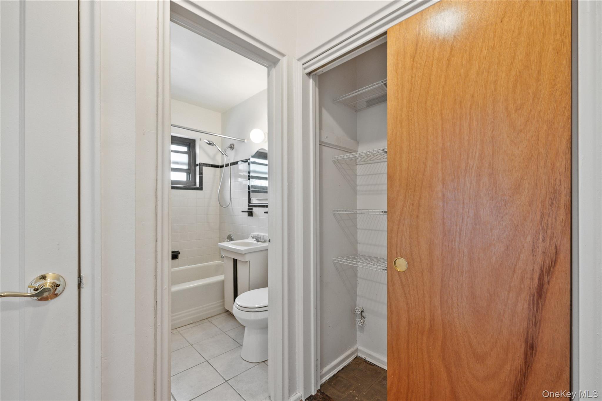 8 Lawrence Drive # C, White Plains, NY 10603