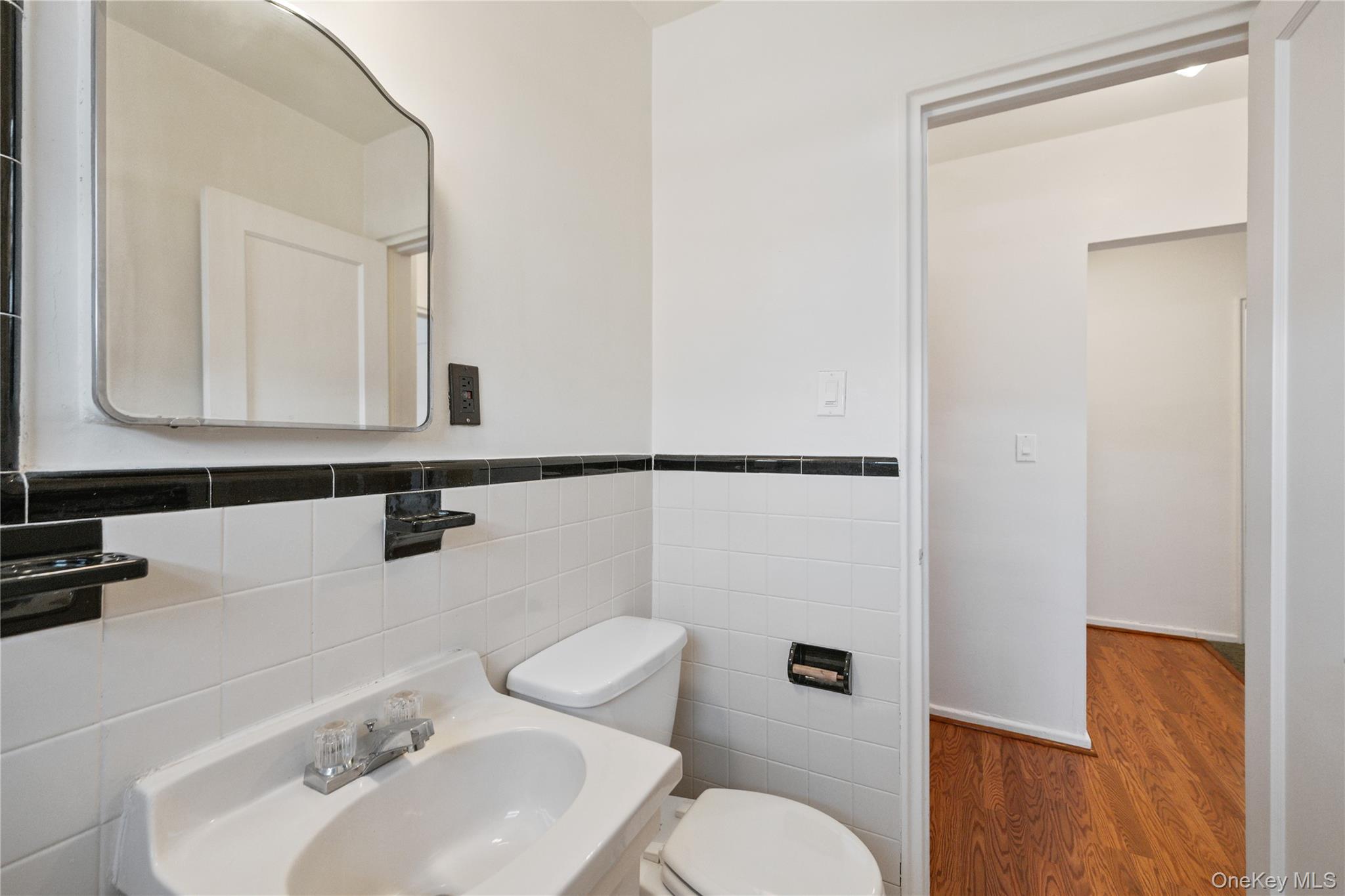 8 Lawrence Drive # C, White Plains, NY 10603