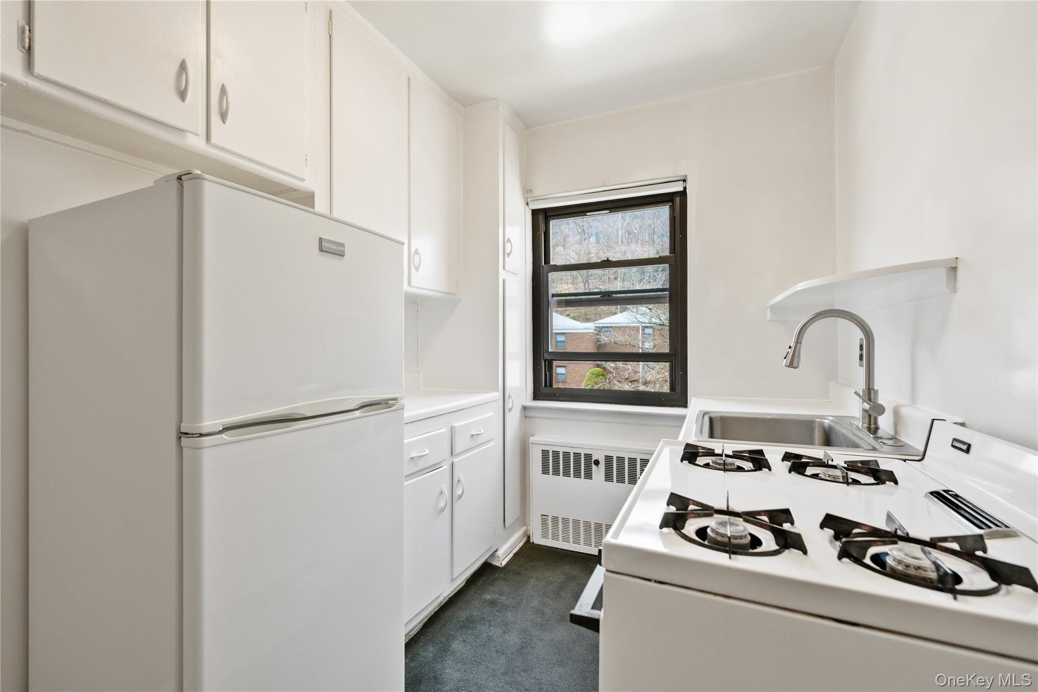 8 Lawrence Drive # C, White Plains, NY 10603