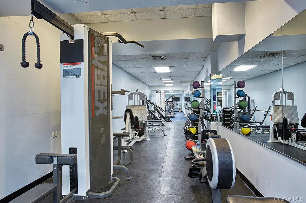 2 END Avenue # 2F, New York (Manhattan), NY 10280