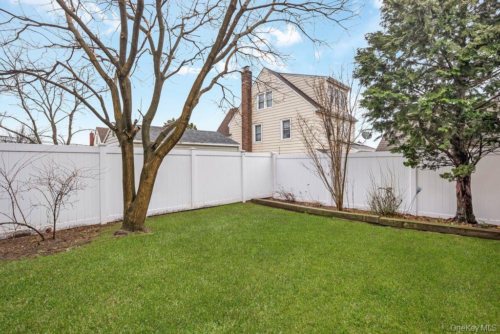 315 Marcellus Road, Mineola, NY 11501