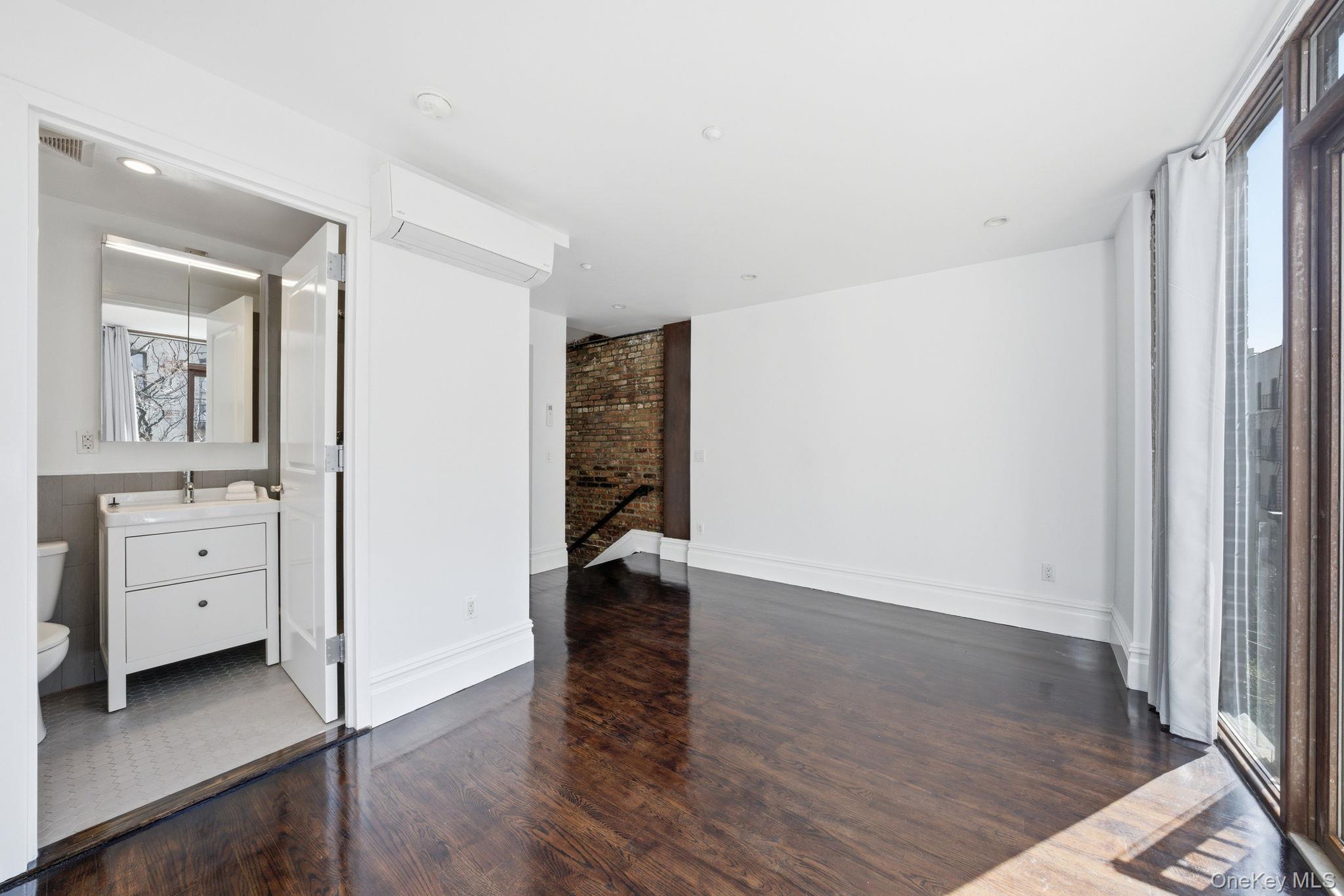 236 W 112th Street # 2, New York (Manhattan), NY 10026