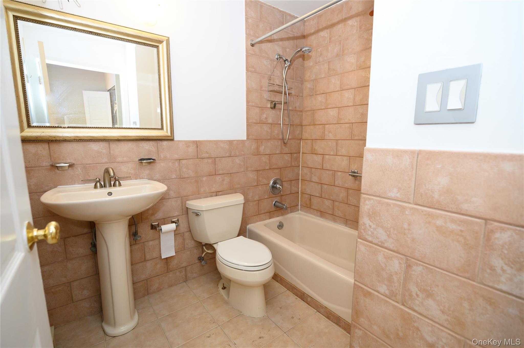 7124 164th Street # 2FL, Fresh Meadows, NY 11365