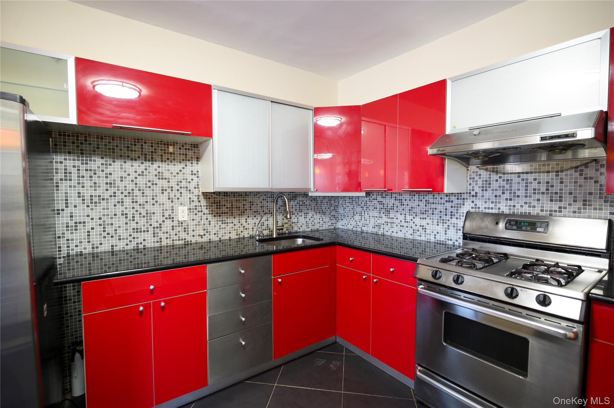 7124 164th Street # 2FL, Fresh Meadows, NY 11365