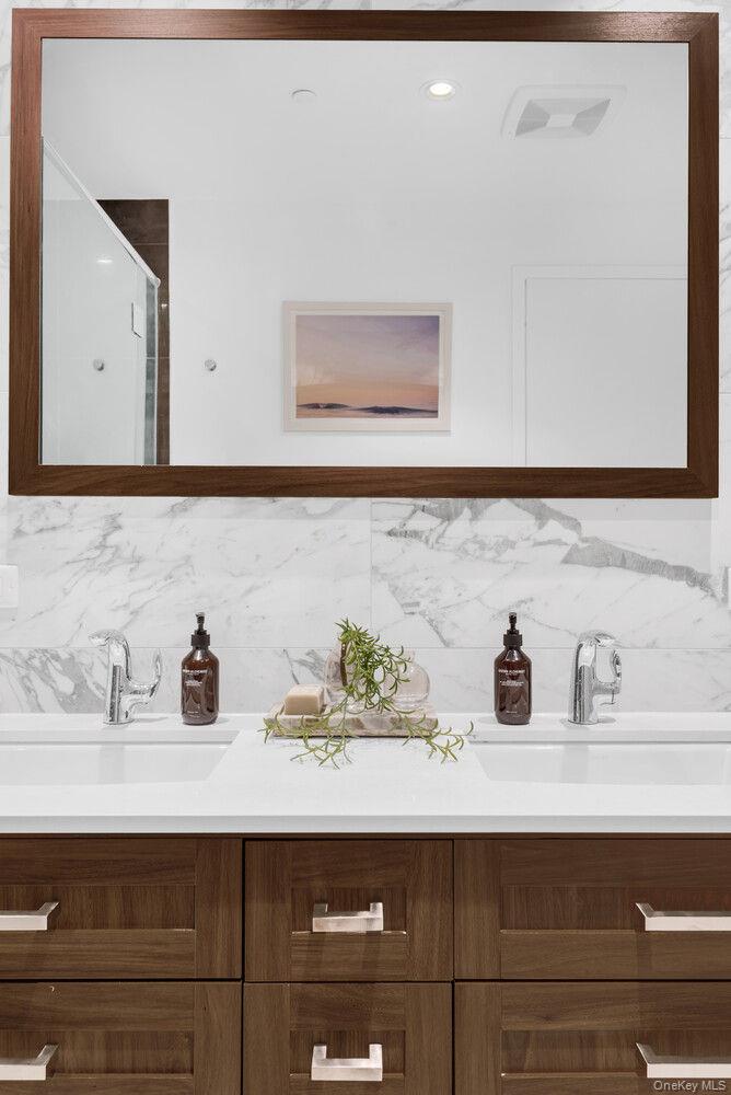 133 BEACH 116TH Street # PHF, Queens, NY 11694