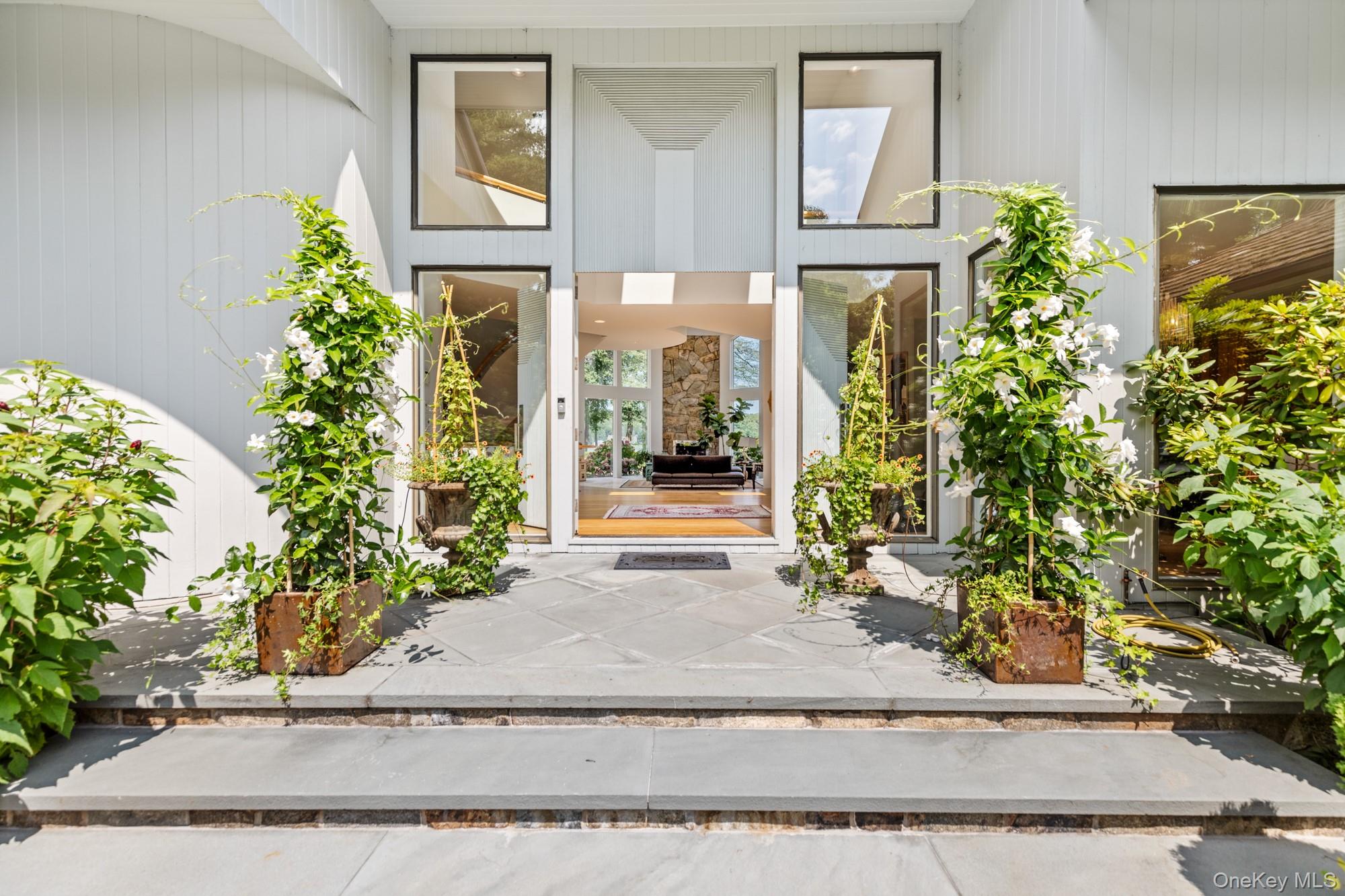 8 Mill Pond Lane, Lattingtown, NY 11560