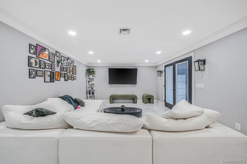 68 Fort Salonga Road, Northport, NY 11768