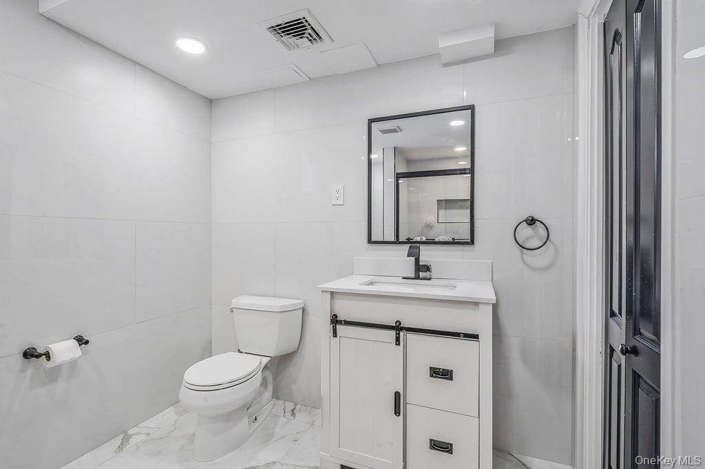 68 Fort Salonga Road, Northport, NY 11768