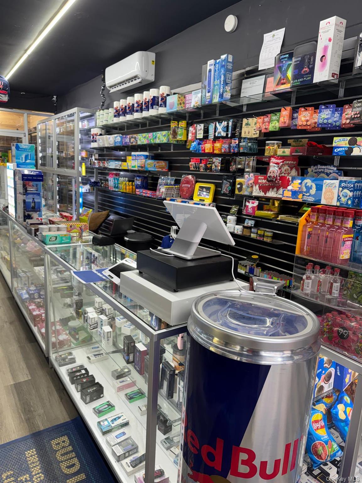 180 Merritts Road, Farmingdale, NY 11735