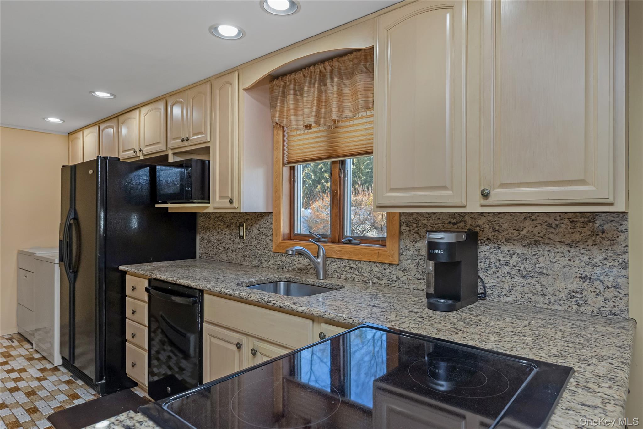 25 Windham Lane, Ronkonkoma, NY 11779