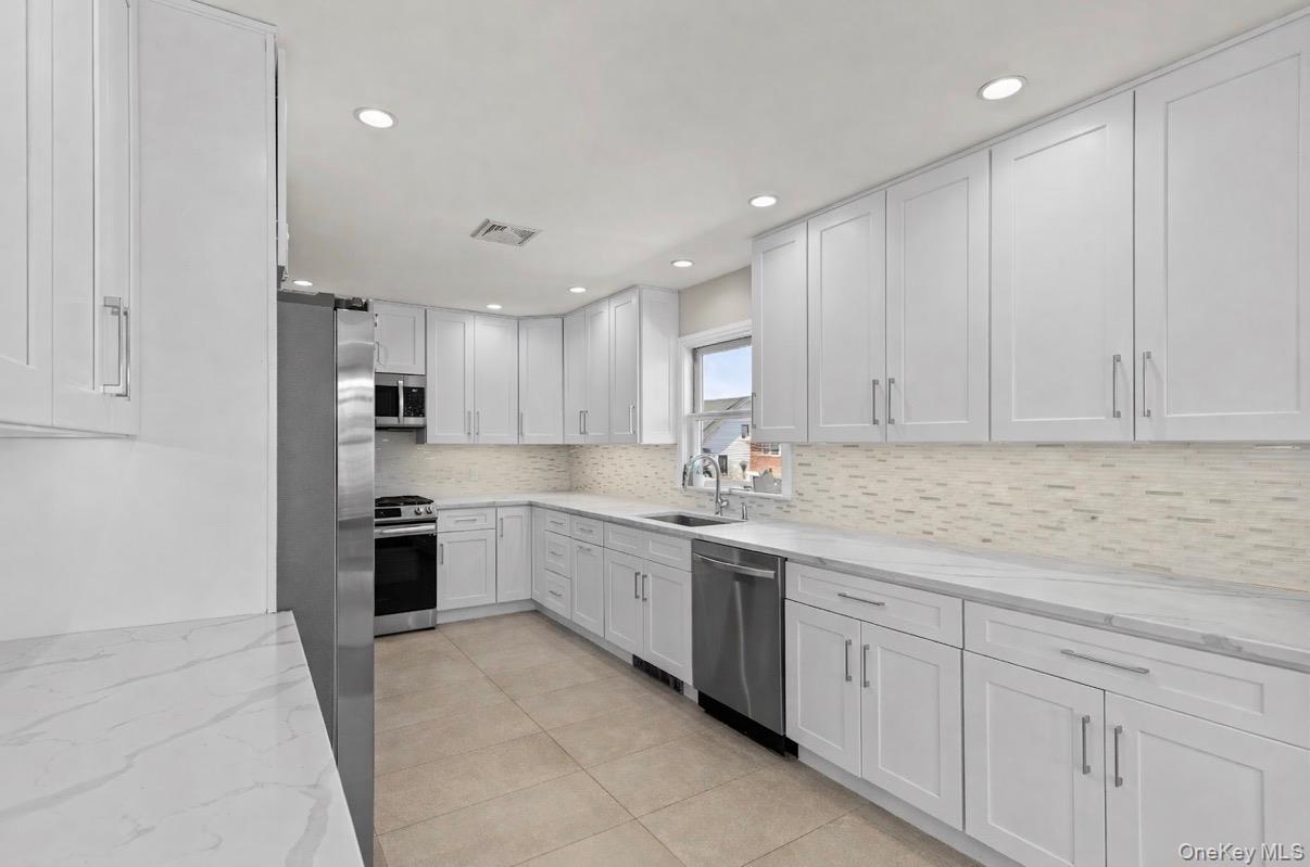 175 Roosevelt Boulevard # Upper, Long Beach, NY 11561