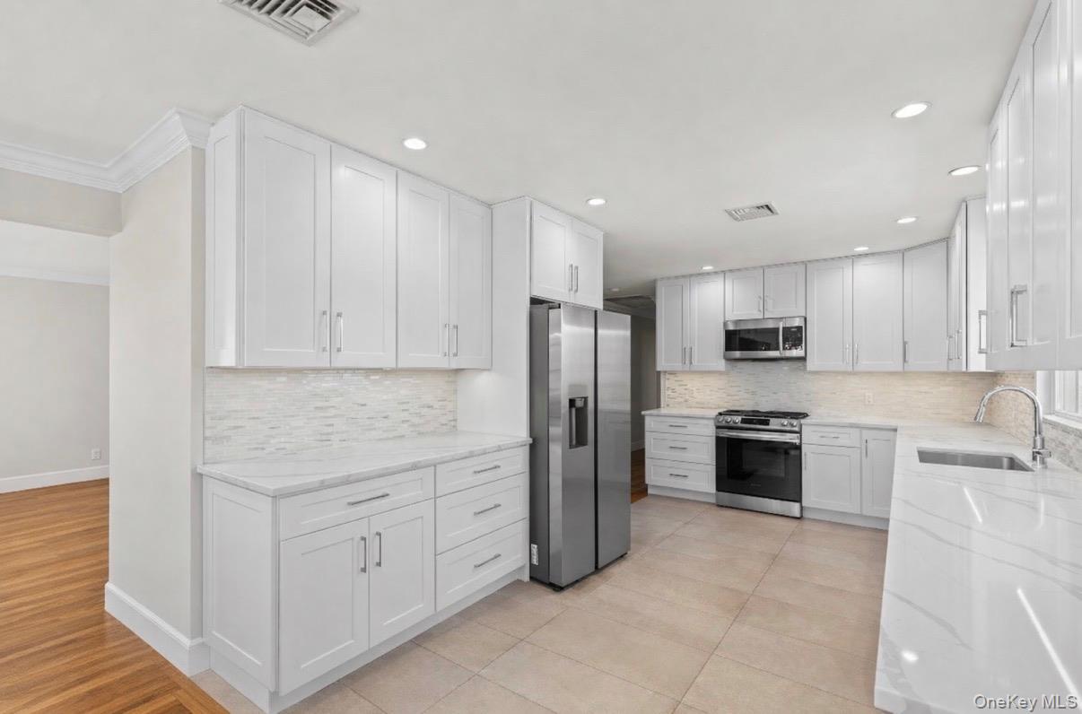 175 Roosevelt Boulevard # Upper, Long Beach, NY 11561