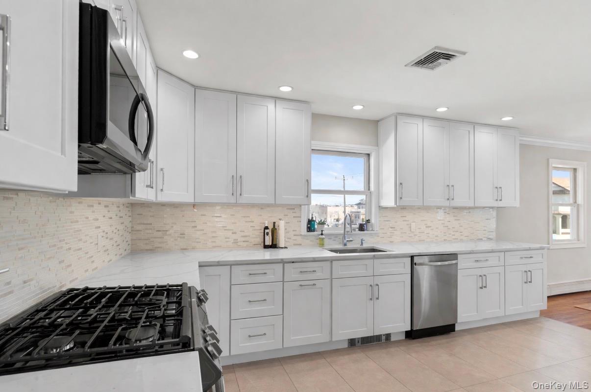 175 Roosevelt Boulevard # Upper, Long Beach, NY 11561