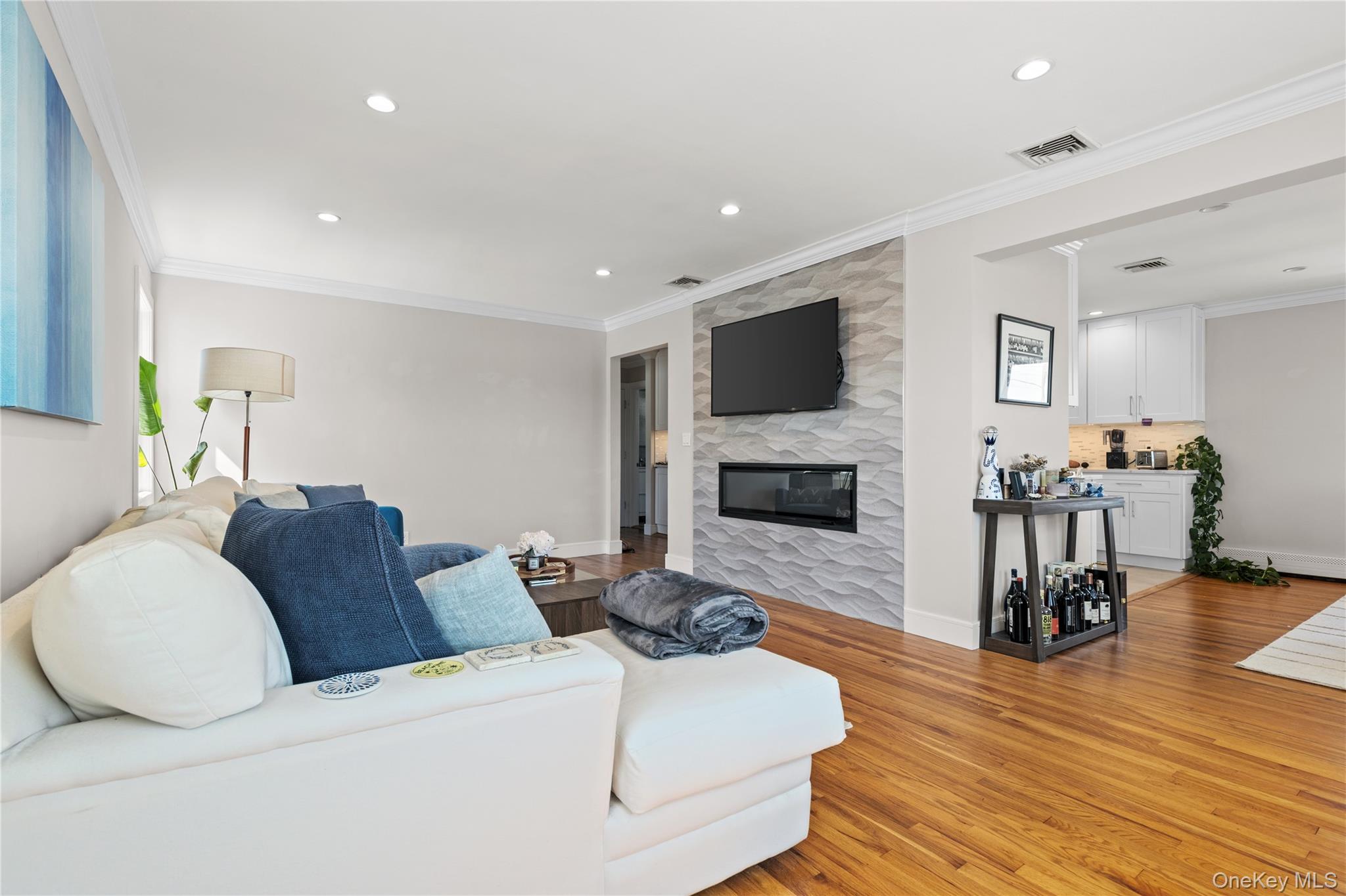 175 Roosevelt Boulevard # Upper, Long Beach, NY 11561